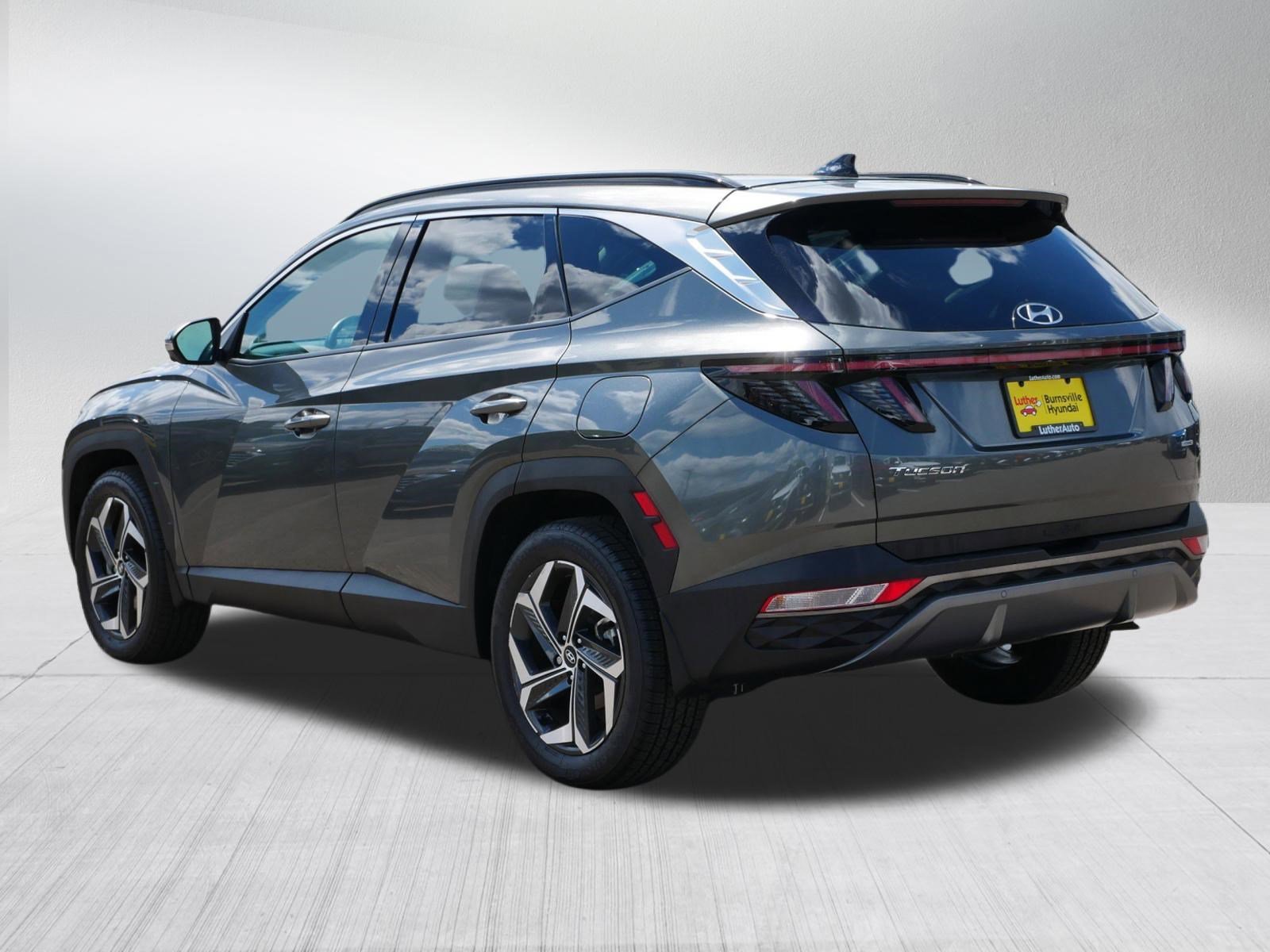 Certified Used 2023 Amazon Gray Hyundai Limited image 5