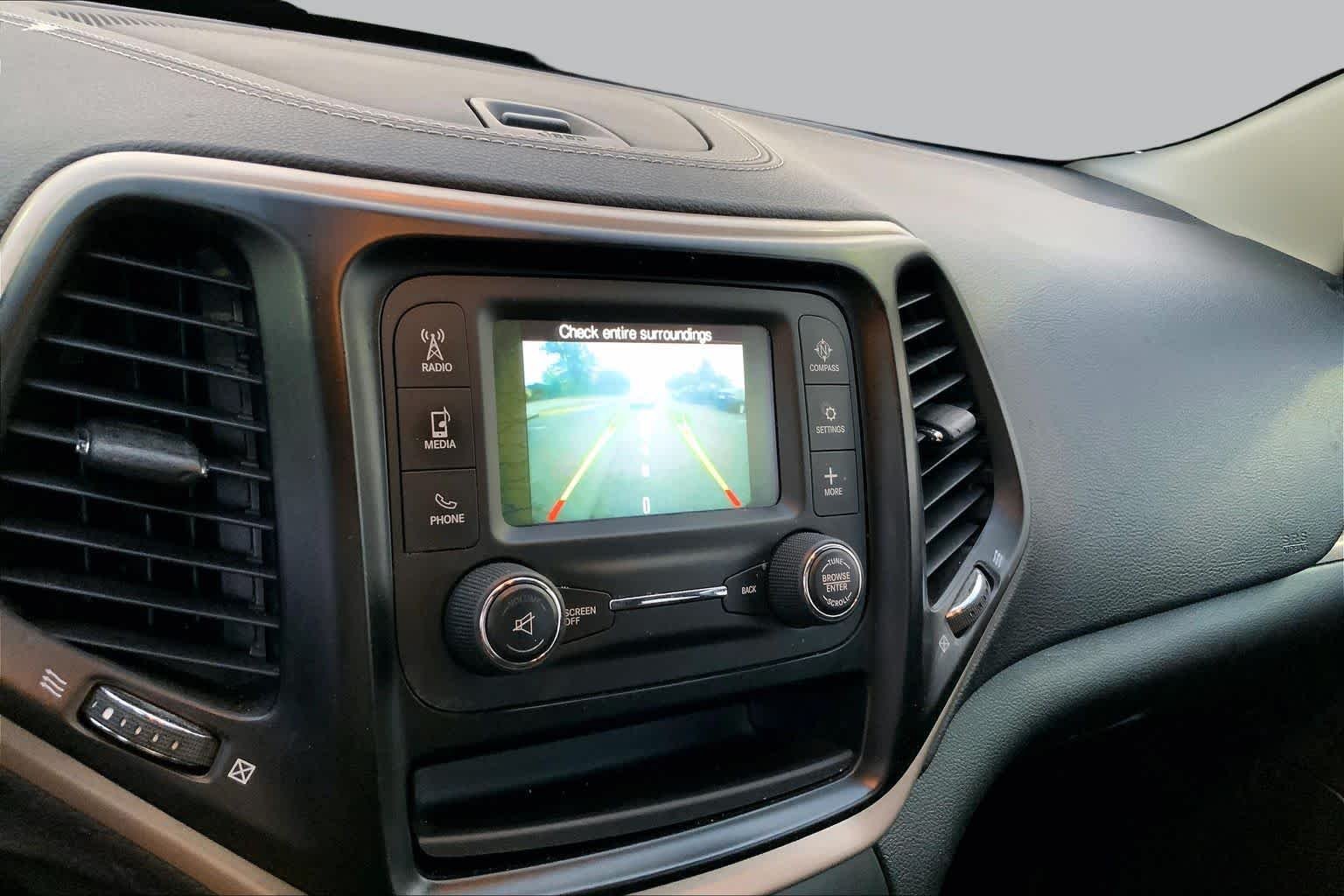 Used 2014 Bright White Clearcoat Jeep Sport image 28