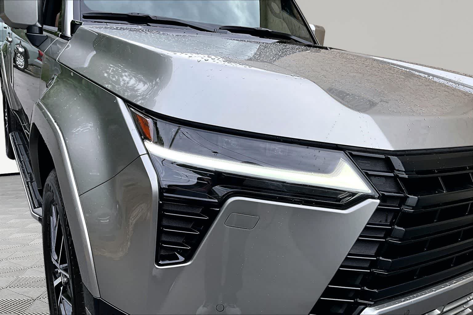 Used 2025 Atomic Silver Lexus Premium+ image 28