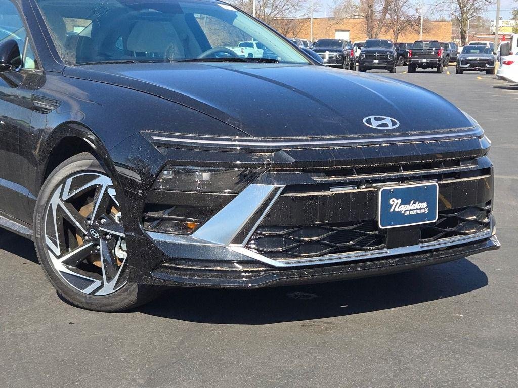 New 2026 Black Hyundai SEL Sport image 2
