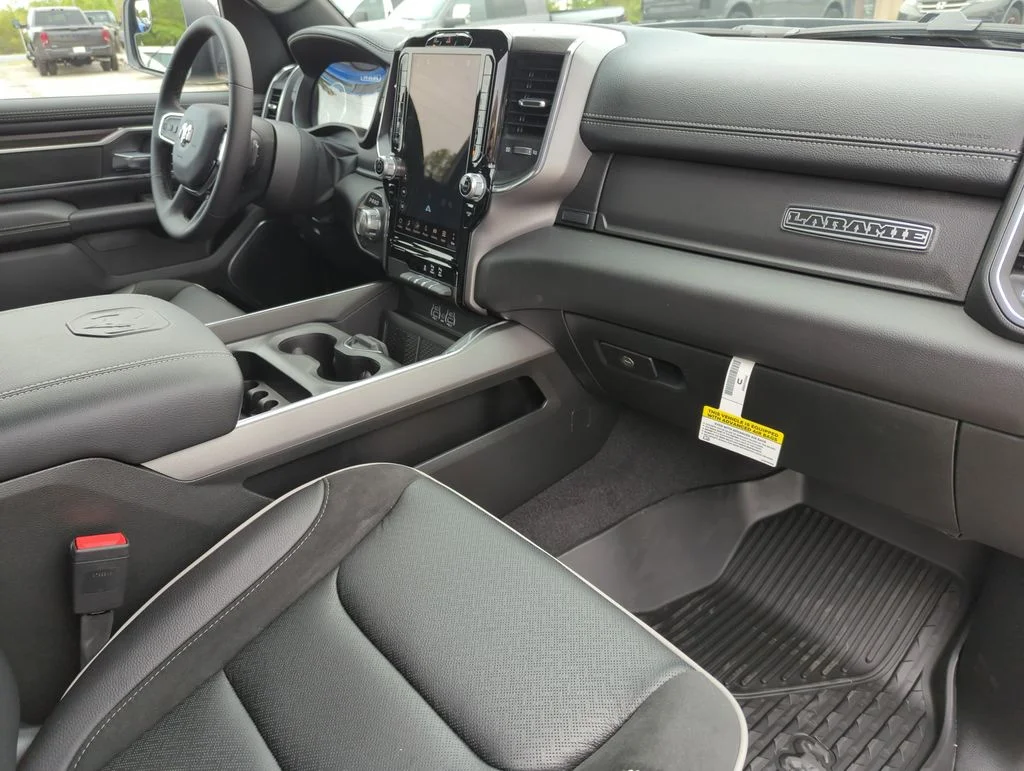 New 2026 Serrano-Green Metallic Exterior Paint RAM Laramie image 29