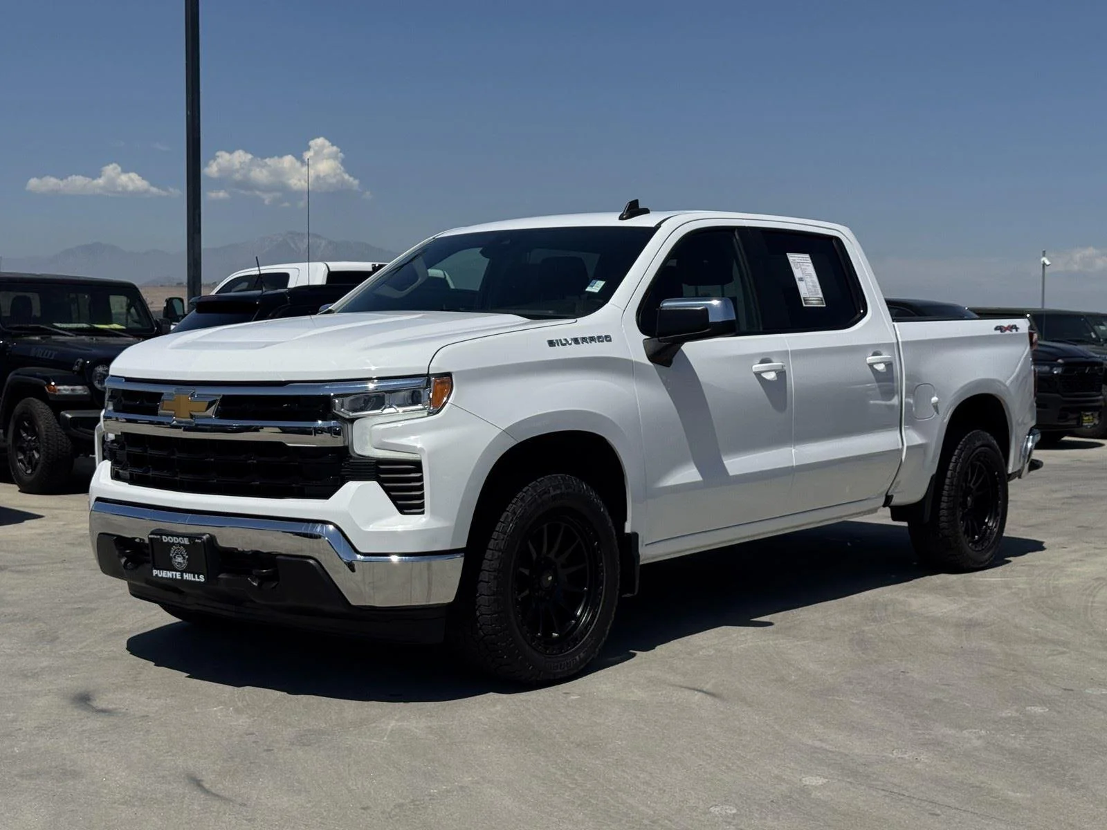 Used 2024 Summit White Chevrolet LT image 3