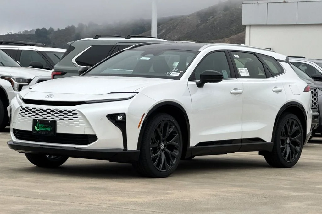 New 2026 Oxygen White <sup>1</sup> Toyota  Limited image 8