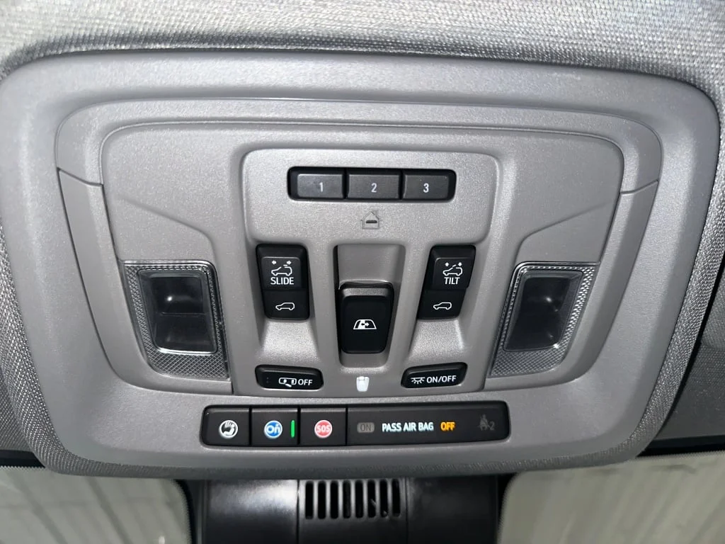 Used 2024 White Frost Tricoat GMC Denali image 20