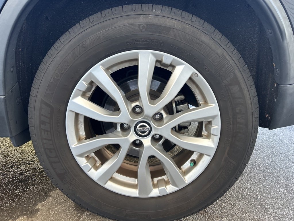 2018 Nissan Rogue SV photo 4