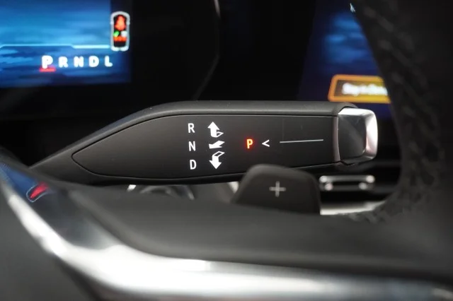 New 2027 Summit White Chevrolet LT image 24
