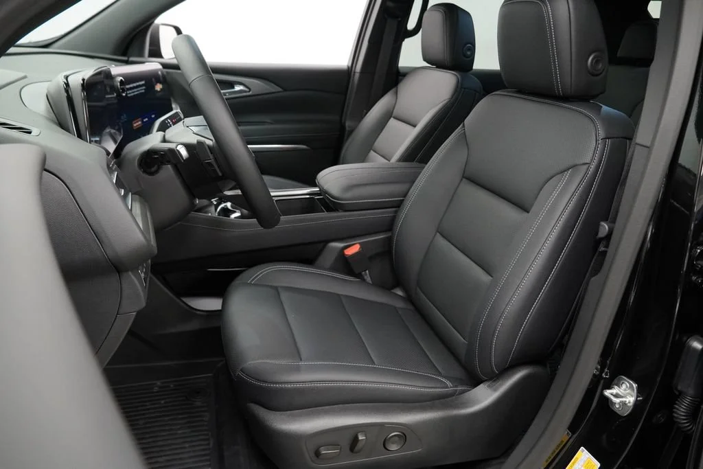 New 2026 Mosaic Black Metallic Chevrolet LT image 6