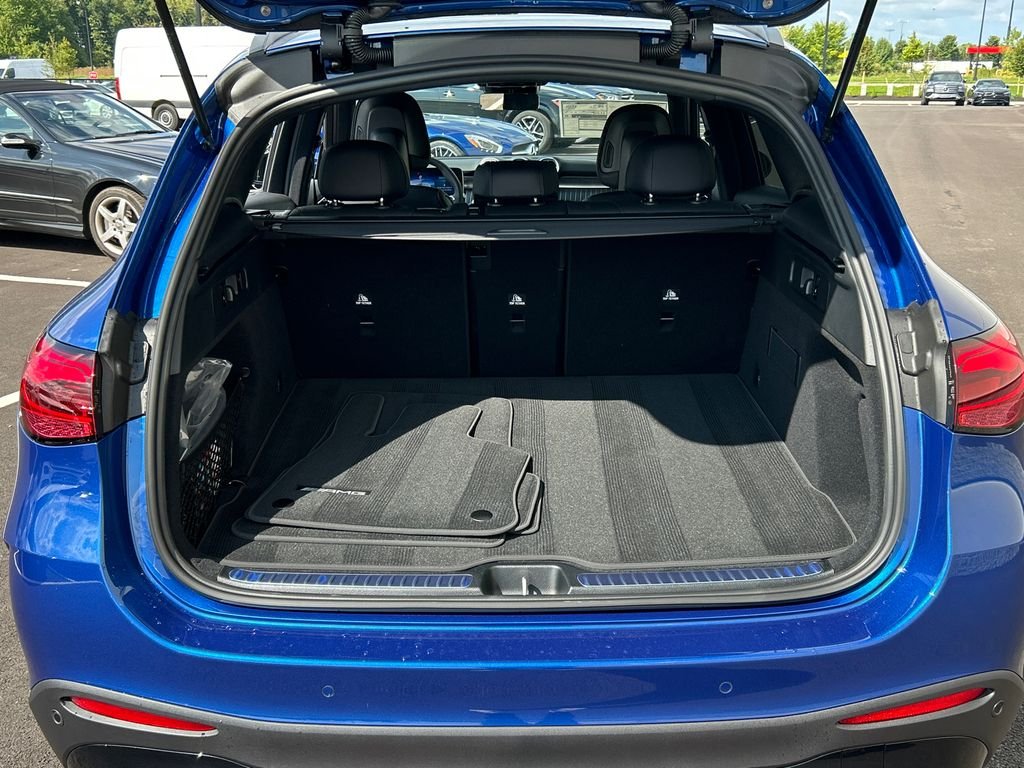 New 2027 Starling Blue Metallic Mercedes-Benz GLC 300 image 7