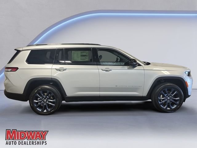 New 2026 Silver Zynith Exterior Paint Jeep Limited image 6