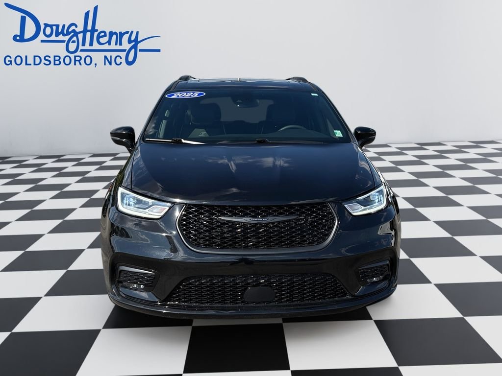 Used 2025 Black Chrysler Limited image 8