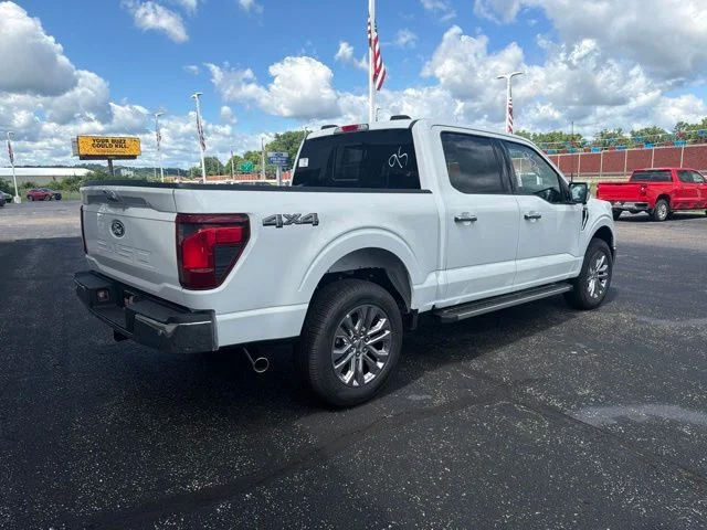 New 2026 Oxford White Ford XLT image 3