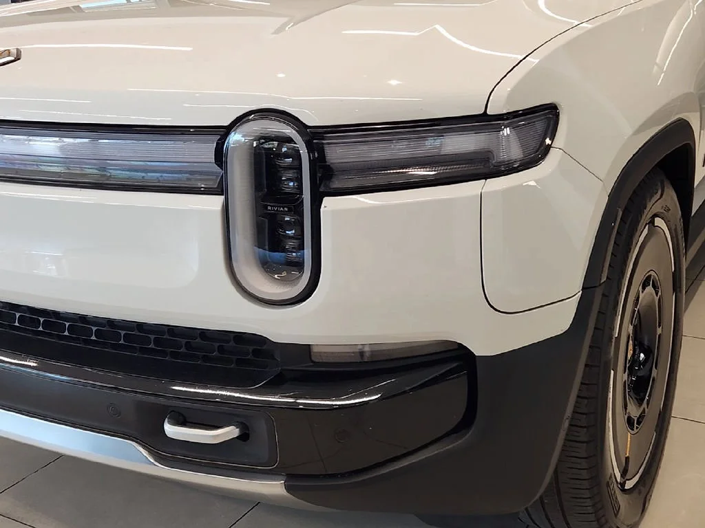 Used 2025  Rivian Adventure Dual Motor Max Pack image 8