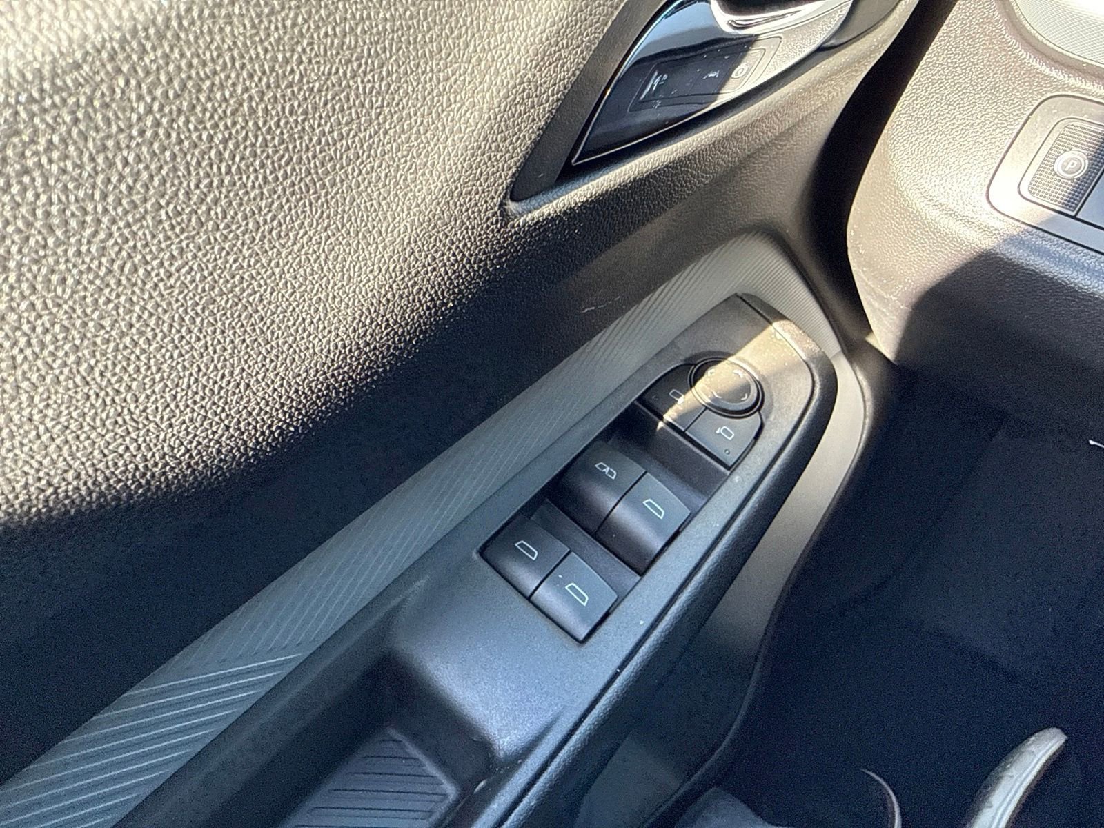 New 2027 Summit White Chevrolet LT image 35