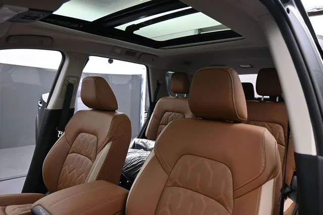 New 2026 Super Black Nissan Platinum image 31