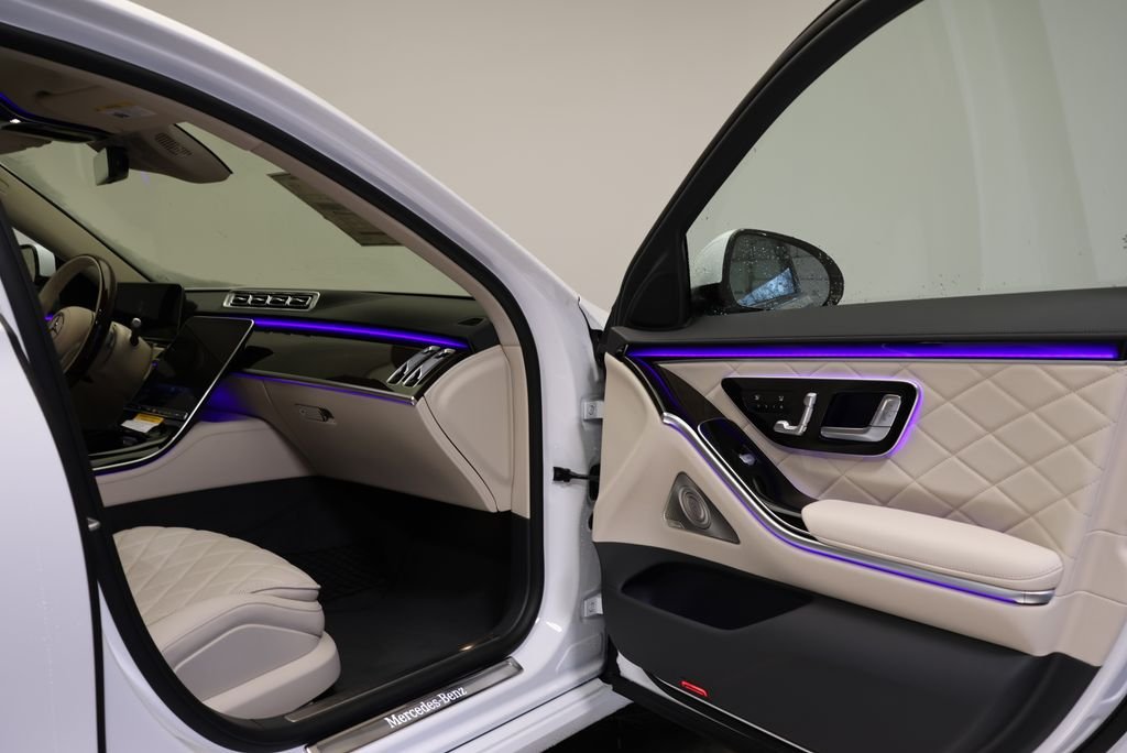 New 2026 MANUFAKTUR Moonlight White Metallic Mercedes-Benz S 580 image 46