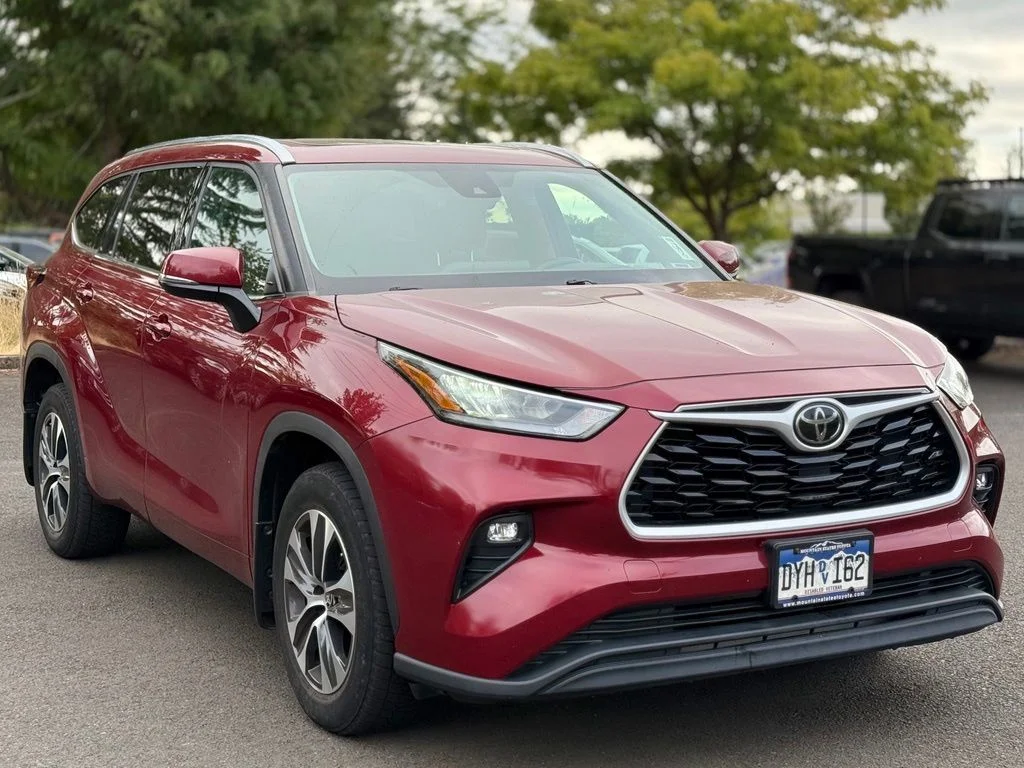 Used 2020 Red Toyota XLE image 7
