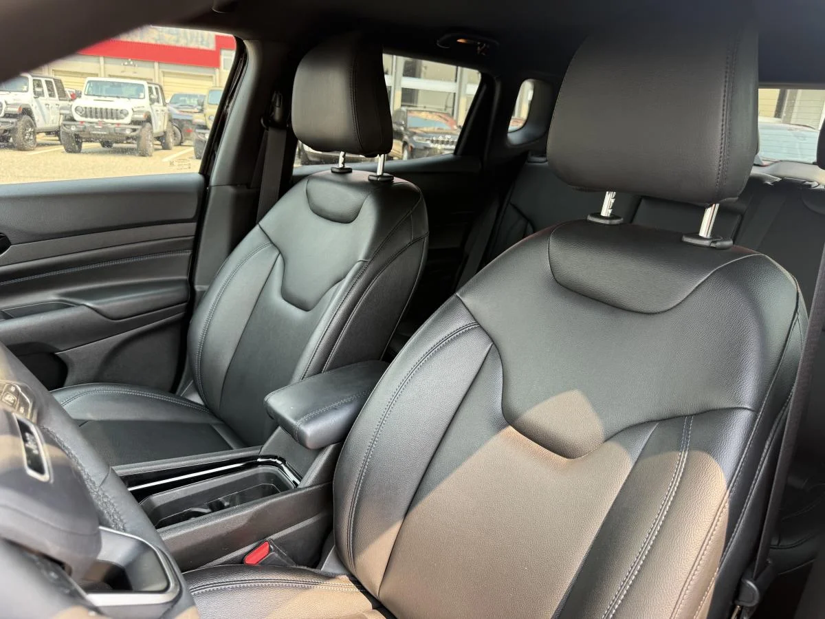 Used 2025 Black Jeep High Altitude image 15