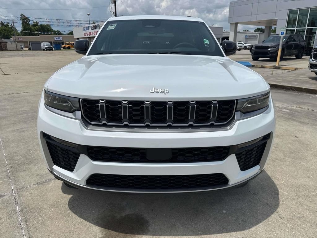 New 2026 Bright White Clear-Coat Exterior Paint Jeep Limited image 7