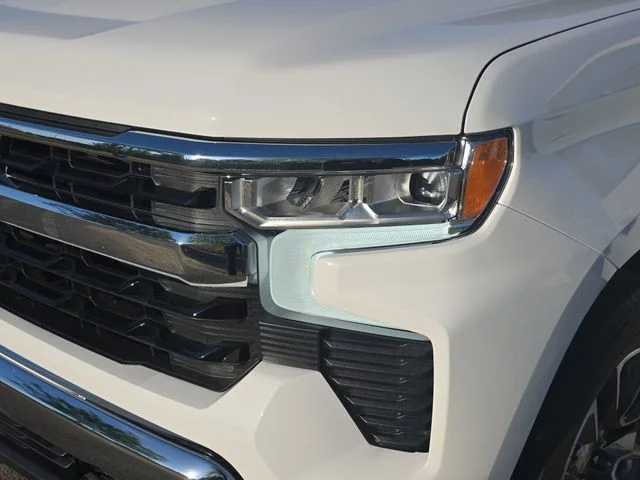 Used 2024 White Chevrolet LT image 31