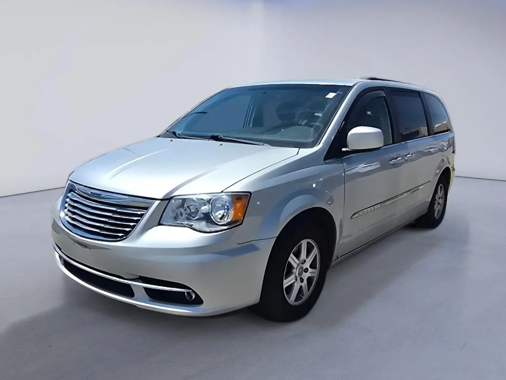 Used 2011 Bright Silver Metallic Clearcoat Chrysler Touring image 1