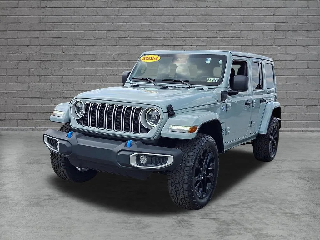 Used 2024 Earl Clearcoat Jeep Sahara image 5