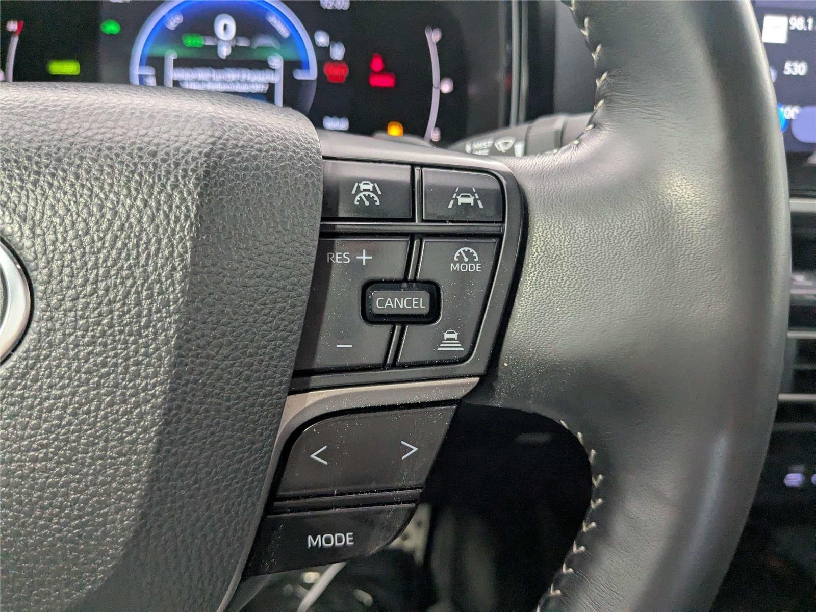 Used 2025 Ice Cap Toyota SE image 17