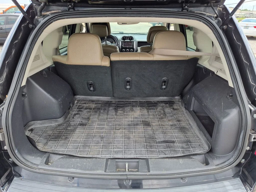 Used 2014 Black Jeep Latitude image 25