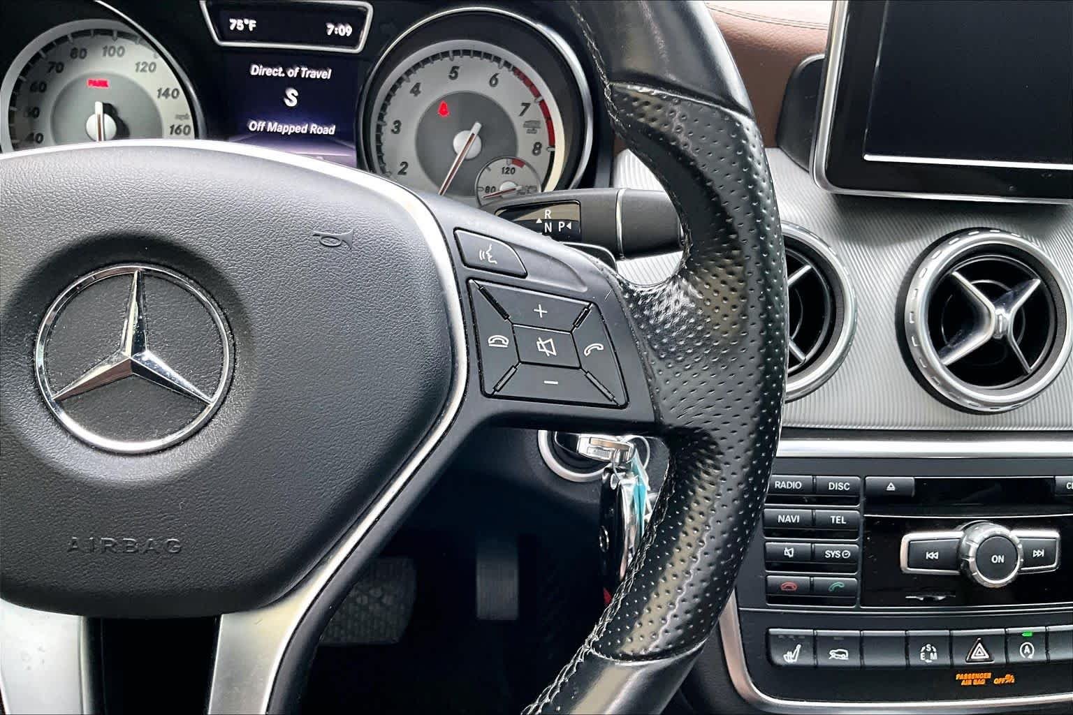 Used 2015 Cirrus White Mercedes-Benz GLA 250 image 42