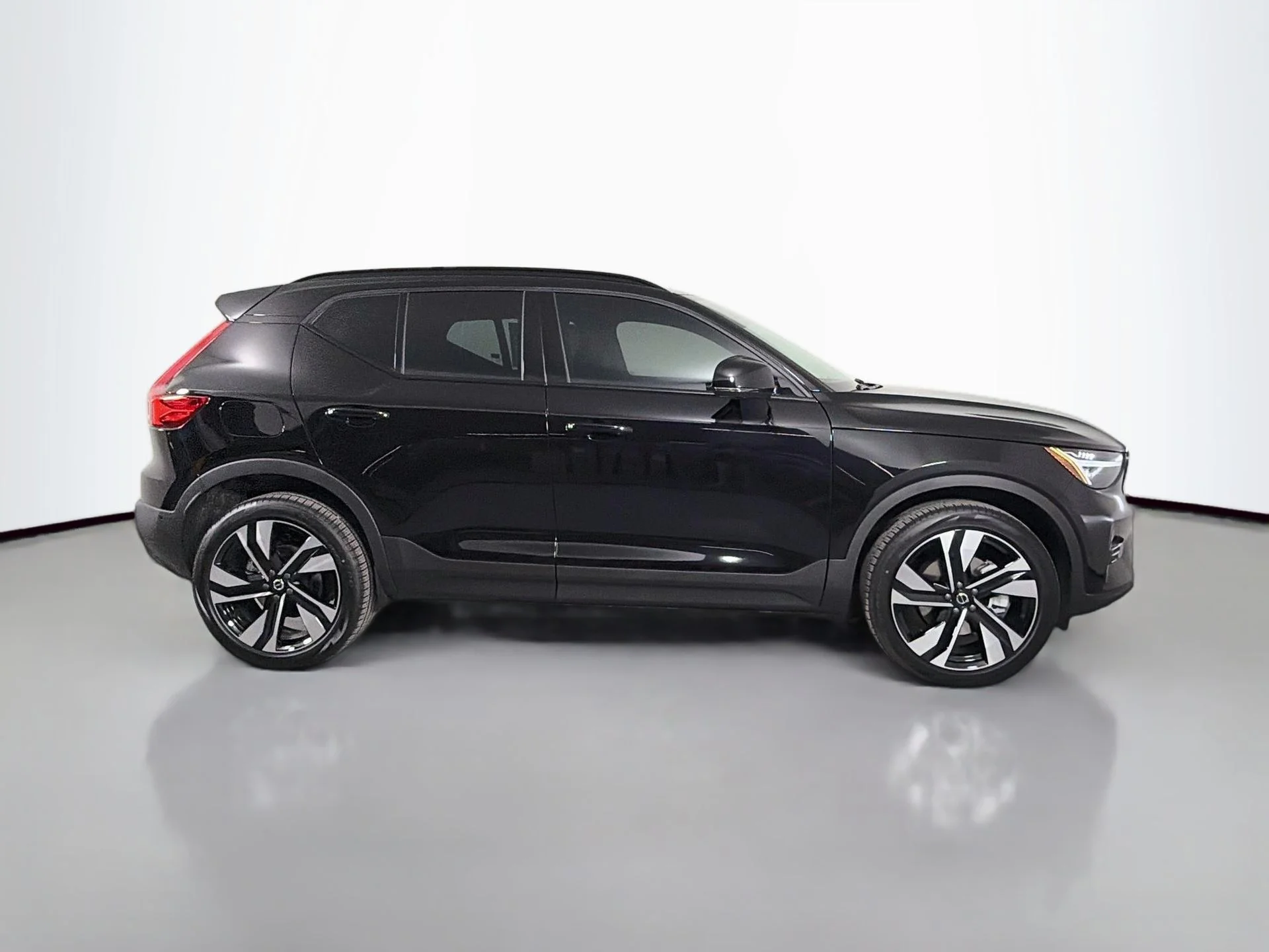 New 2026 Onyx Black Volvo Plus image 4