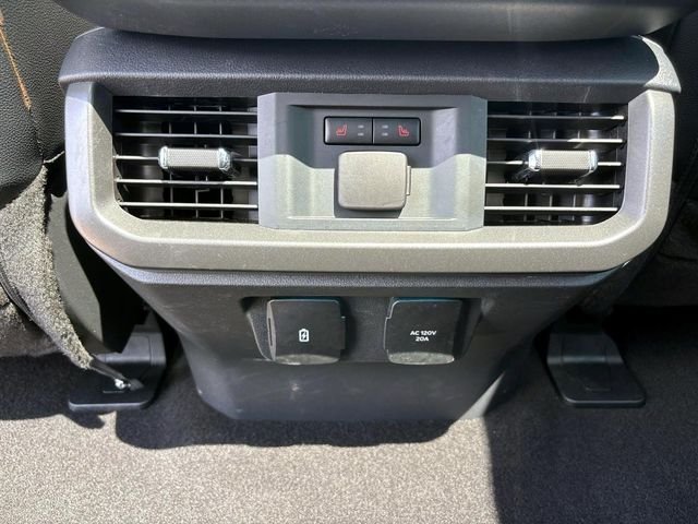 Used 2025 Silver Ford Lariat image 13