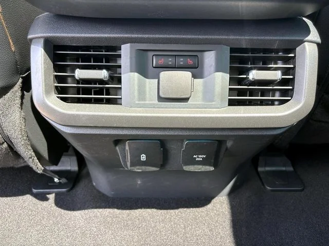 Used 2025 Silver Metallic Ford Lariat image 13