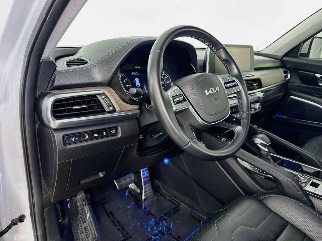 Used 2022 White Kia SX image 9