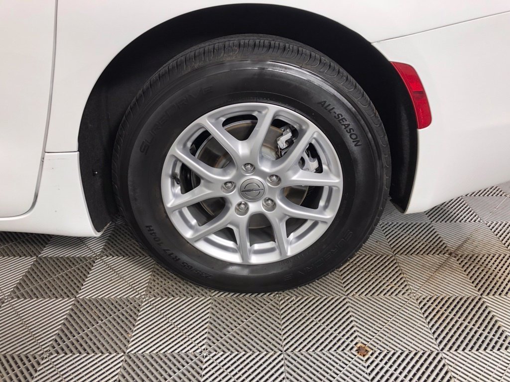 Used 2023 White Chrysler LX image 20