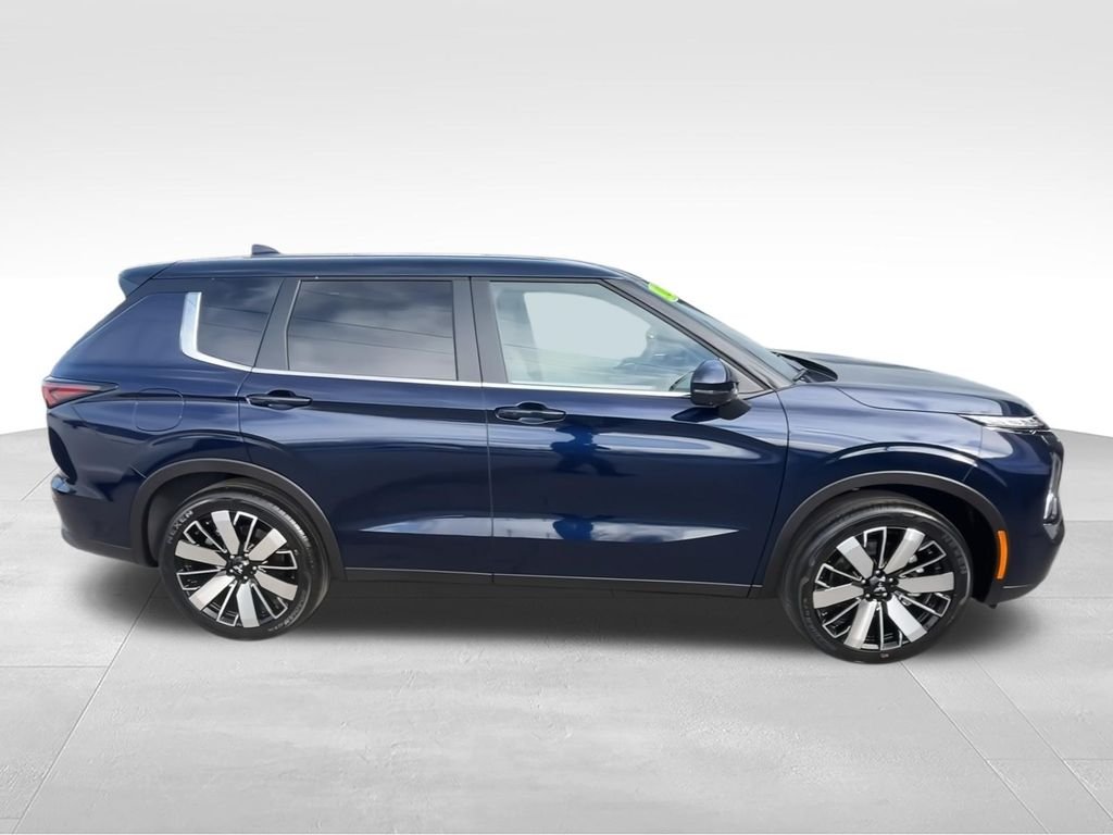 New 2026 Blue Mitsubishi SE image 4