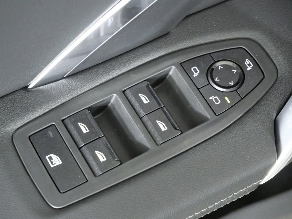 Used 2026 Space Silver Metallic BMW xDrive28i image 35