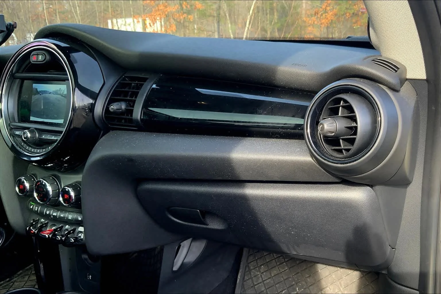 Used 2019 Pepper White MINI Cooper S image 18
