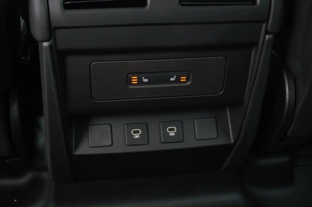 Certified Used 2025 Black Land Rover X-Dynamic SE image 33