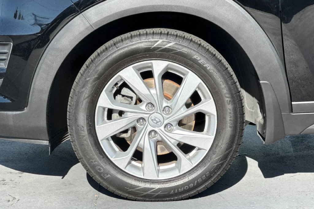 Used 2020 Noir Hyundai Value image 26