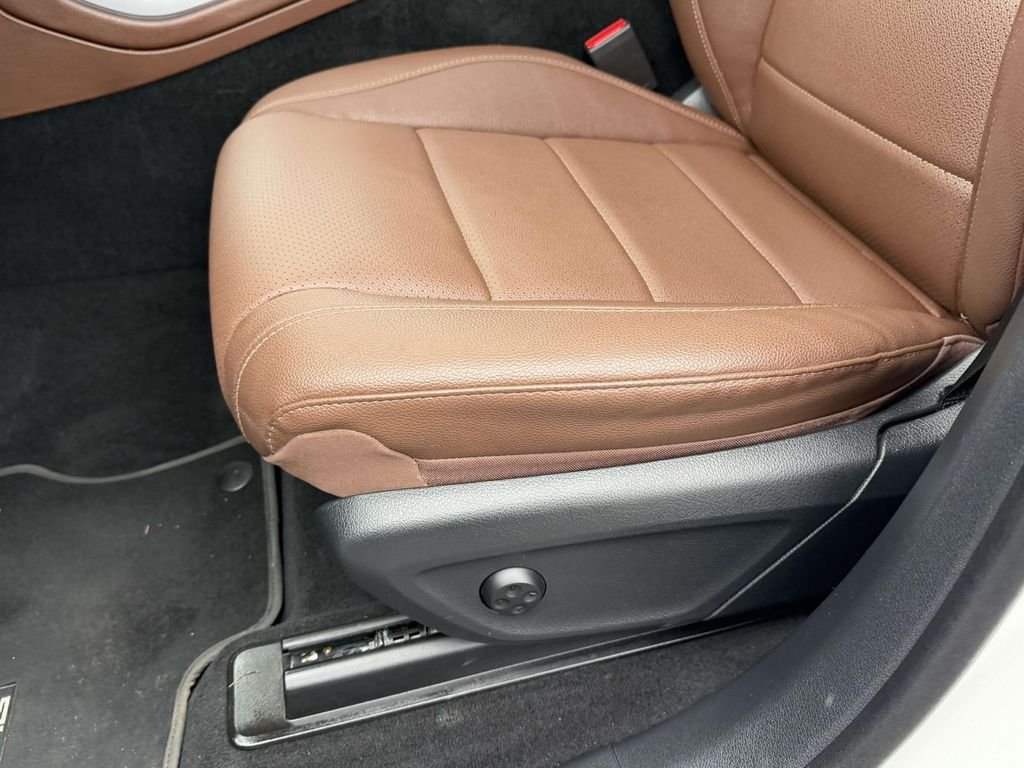 Used 2024 White Mercedes-Benz 450 image 17