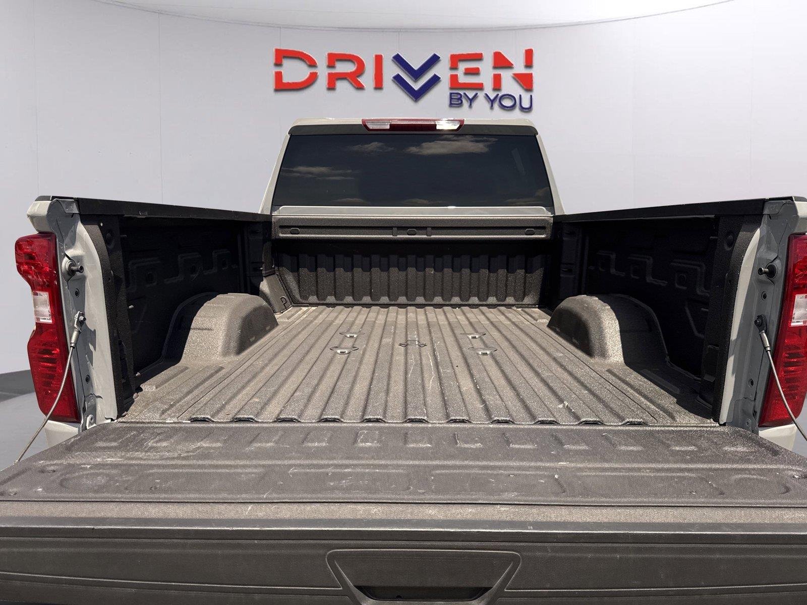 Used 2025 Slate Gray Metallic Chevrolet Custom image 34