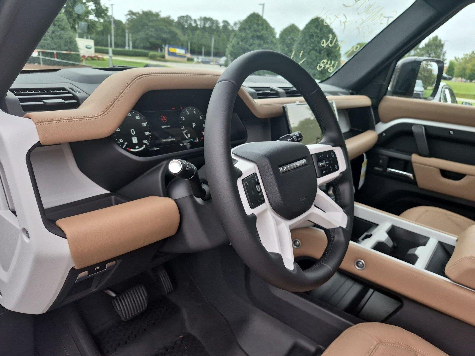 New 2026 Fuji White Land Rover X-Dynamic SE image 16