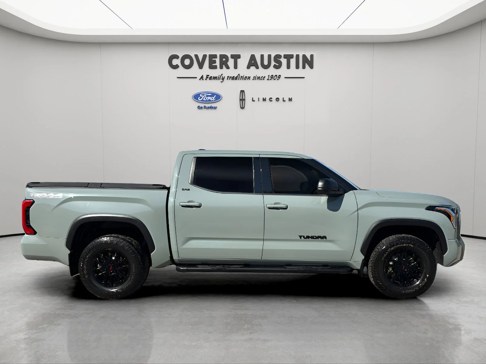 Used 2022  Toyota SR5 image 6