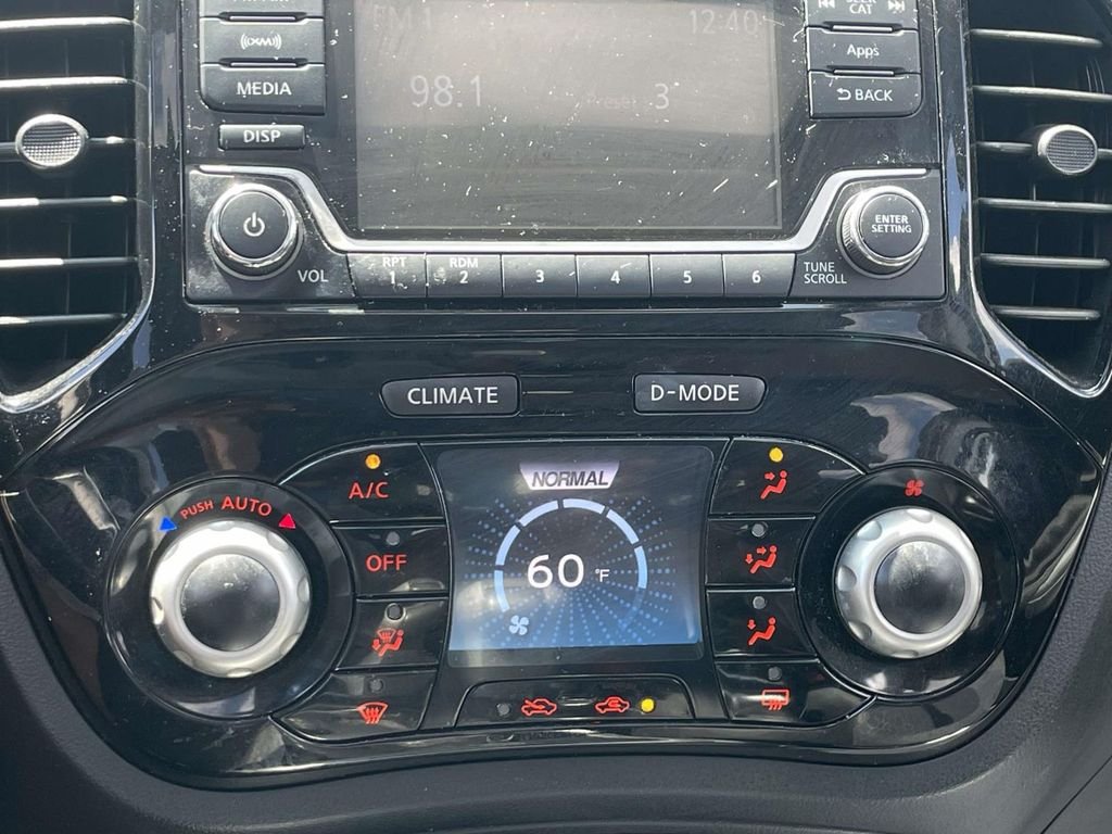 Used 2015 Silver Nissan SV image 28