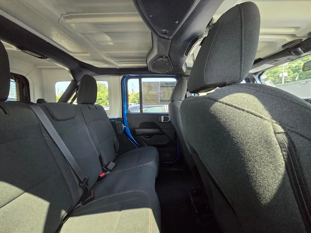 Used 2024 Blue Jeep Sahara image 7