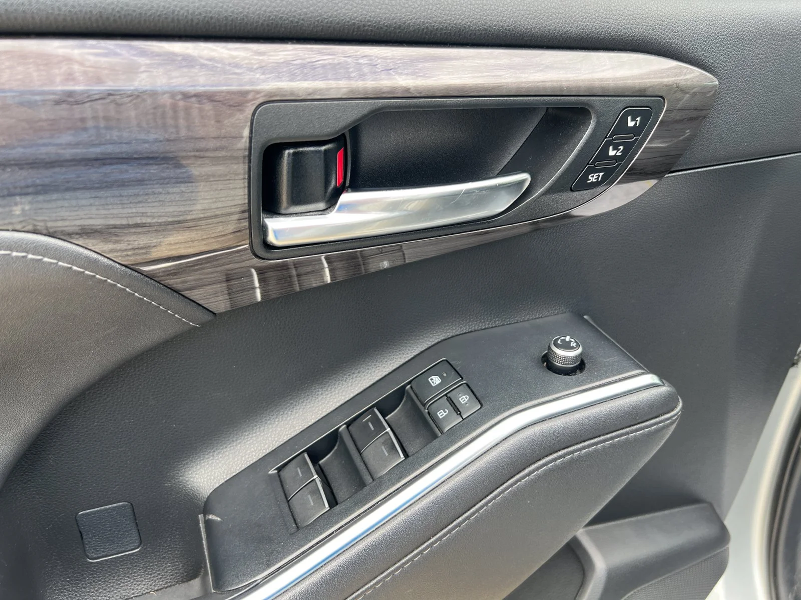 Used 2020 Silver Toyota Platinum image 16