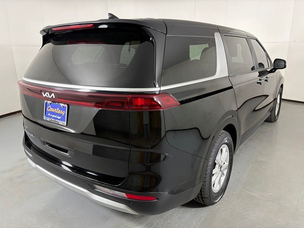 Used 2022 Black Kia LXS image 8