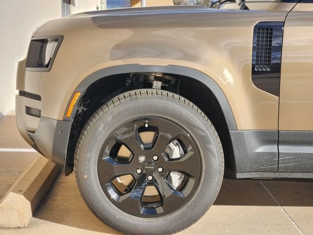 2026 Land Rover Defender 6