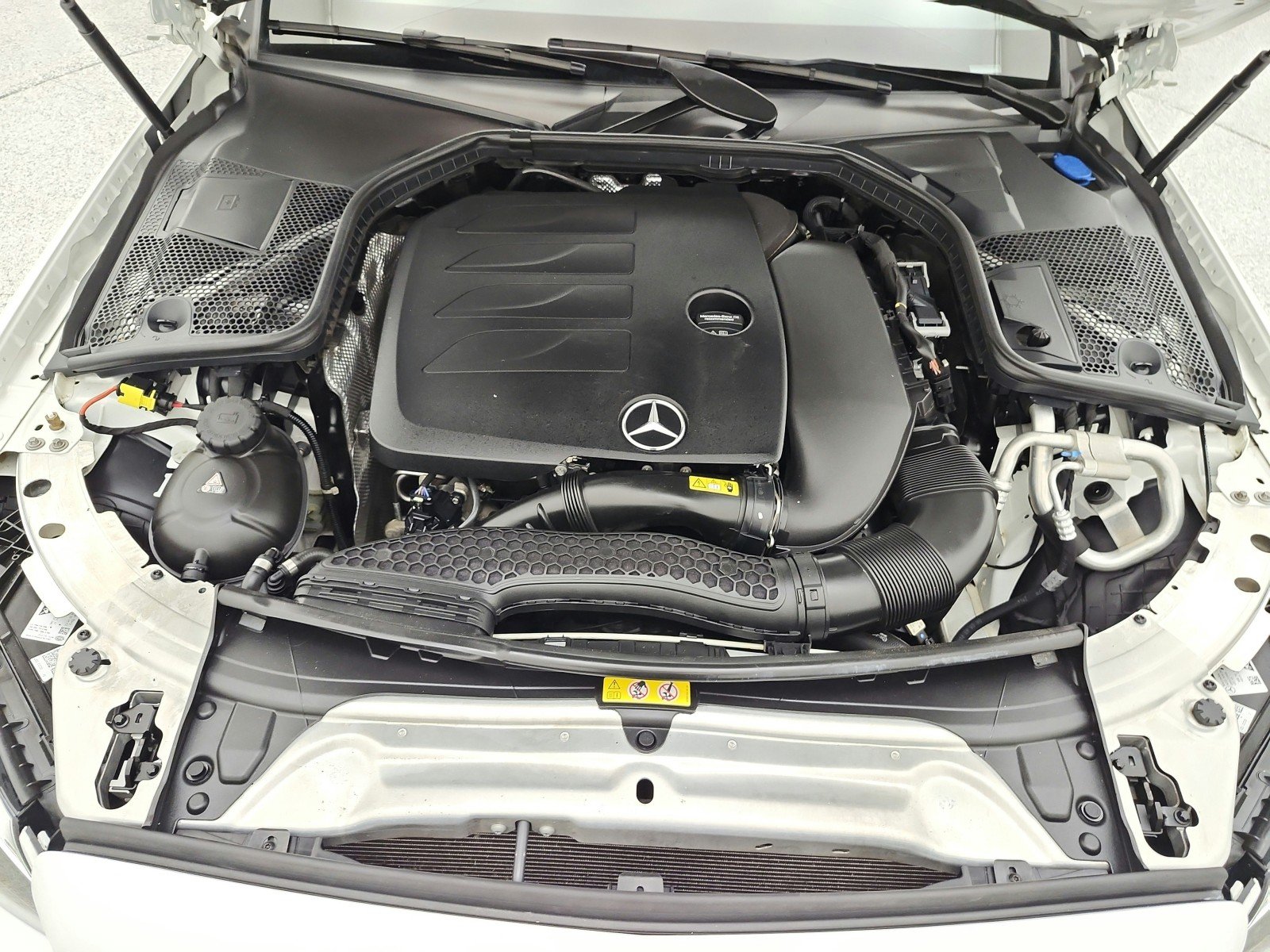 Used 2020 Polar White Mercedes-Benz C 300 Sedan image 17