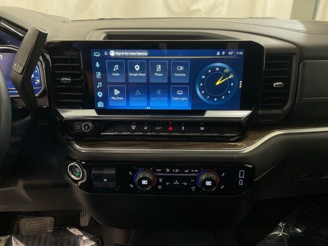 Used 2025 White Chevrolet LT image 17