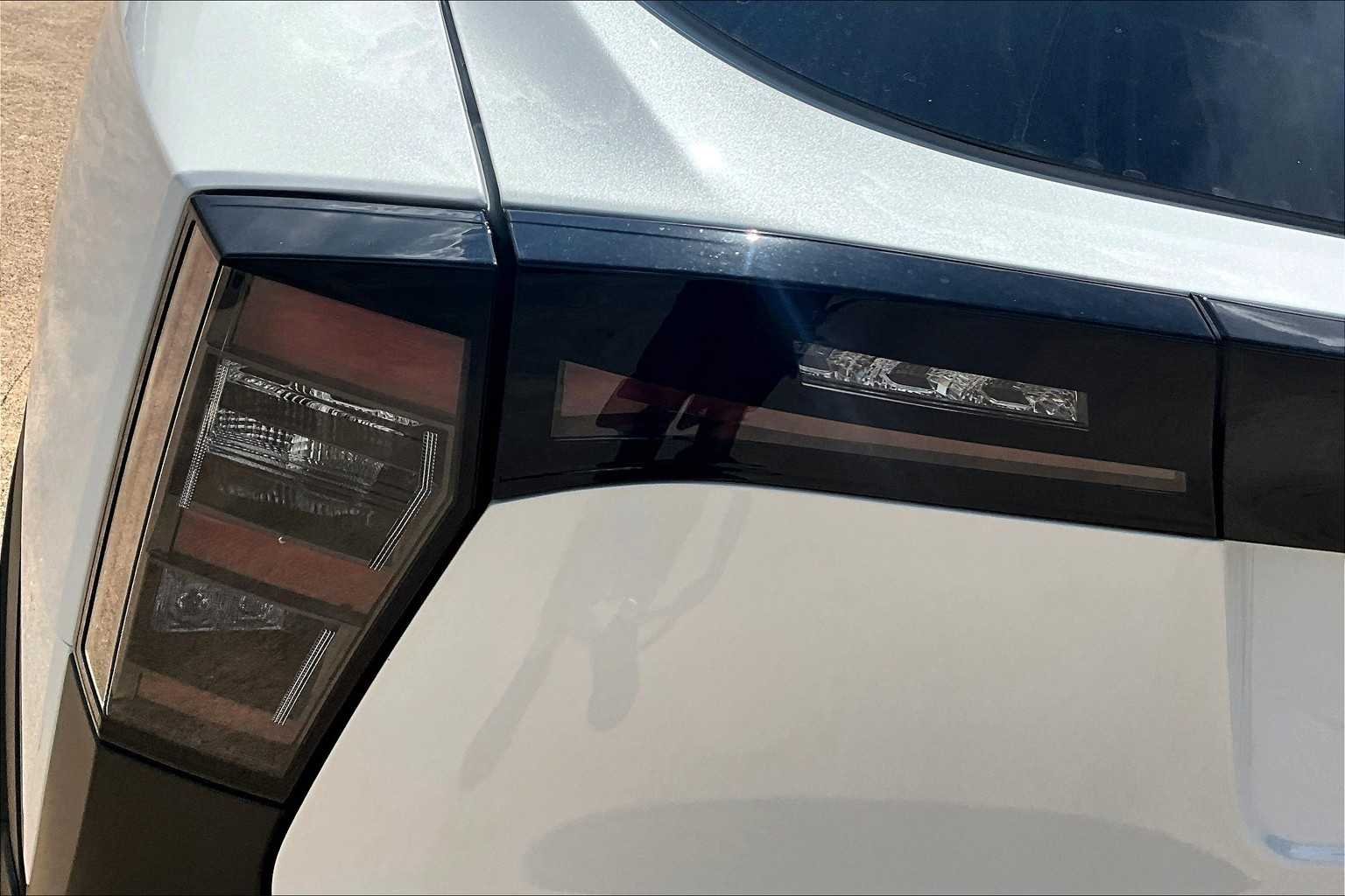Used 2025 Aspen White Tricoat Nissan SV image 12